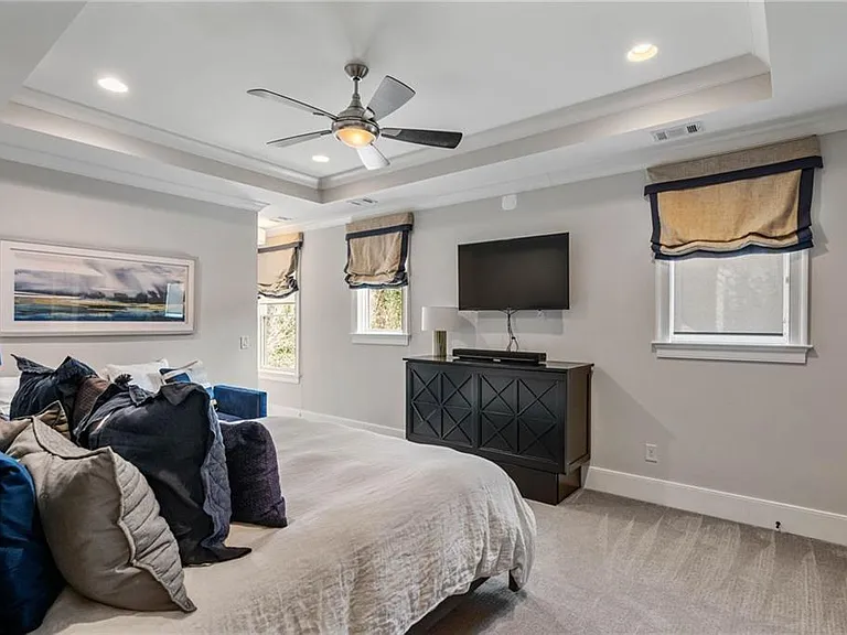5265 Peachtree Dunwoody Rd — Photo 56