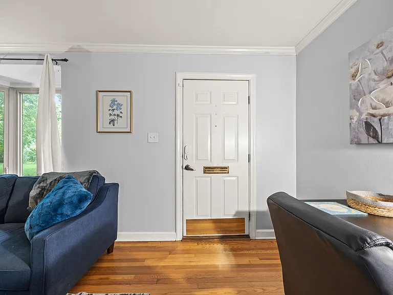 1744 E Broad St — Photo 7