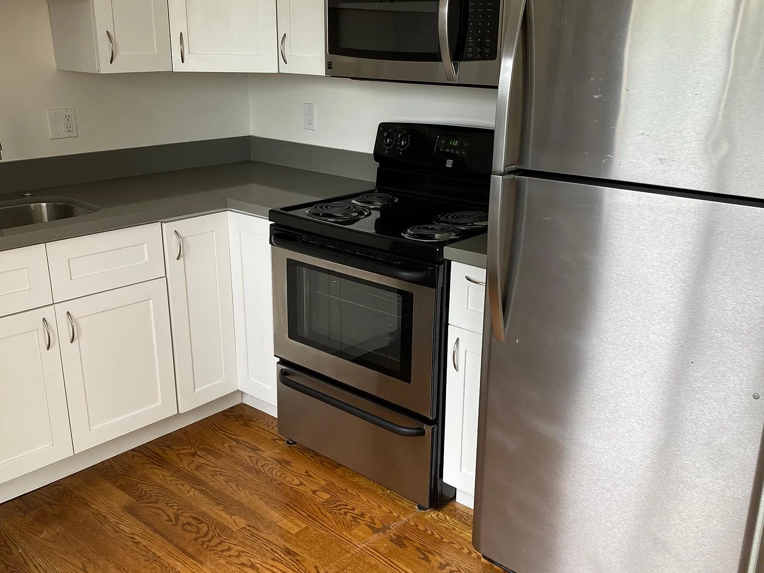 2 bed, 1000 sqft, $3,600 — Photo 4