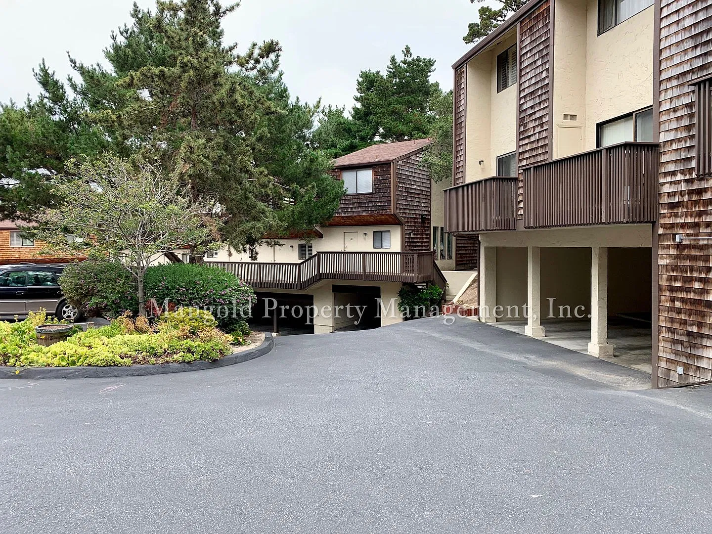 Huckleberry Hill Apartments — Photo 3