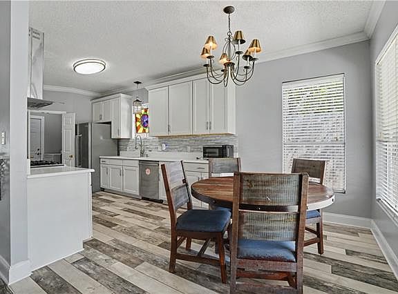 3rd image of 101 Woodridge Blvd