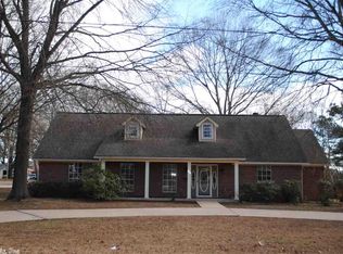 140 Locust Ave, Conway, AR 72034