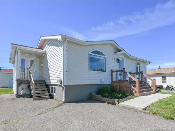 137 Savoie St, Shippagan, NB E8S 3H6