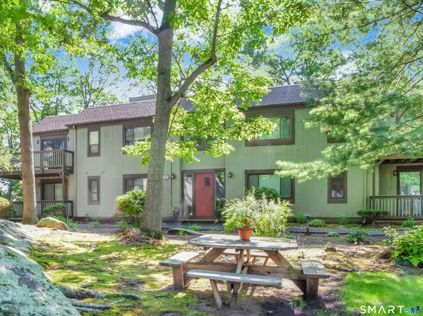 31 Harbour Village #C, Branford, CT 06405