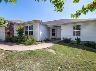 512 S Smith Ave, Gentry, AR 72734