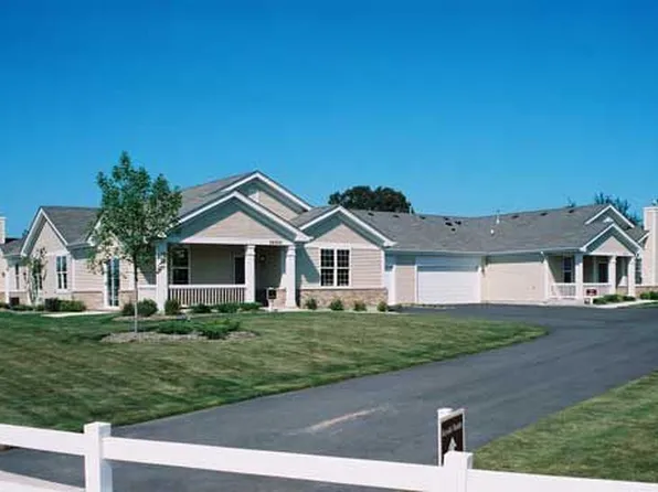 1665 Hannah Ln, Hampshire, IL 60140