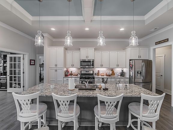 4th image of 590 Meadowbrook Lane