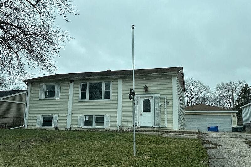 1st image of 142 Adobe Cir