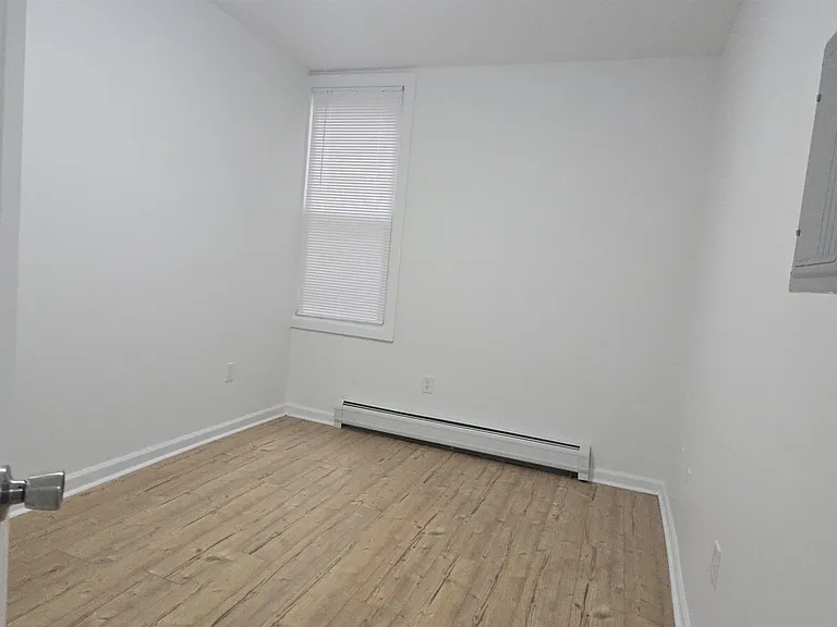18 E 17th St #1R — Photo 16