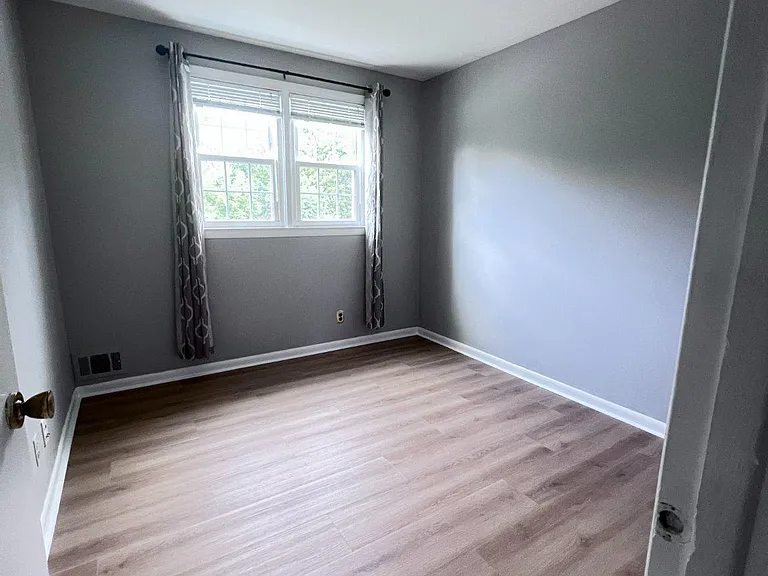 8407 Thornton Rd — Photo 16