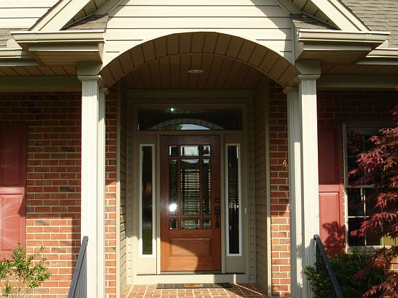 Inviting front entry