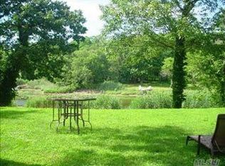 30 Woodfield Rd, Stony Brook, NY 11790