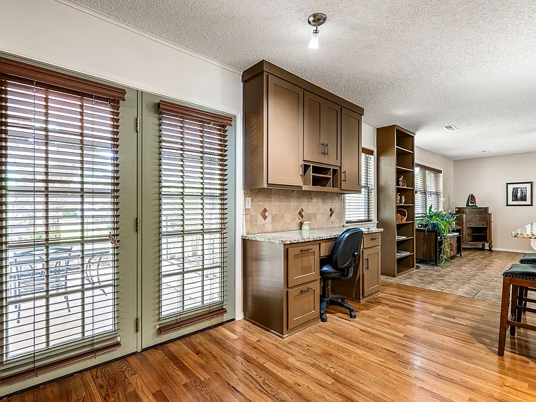 2917 N Mayberry Ln — Photo 4
