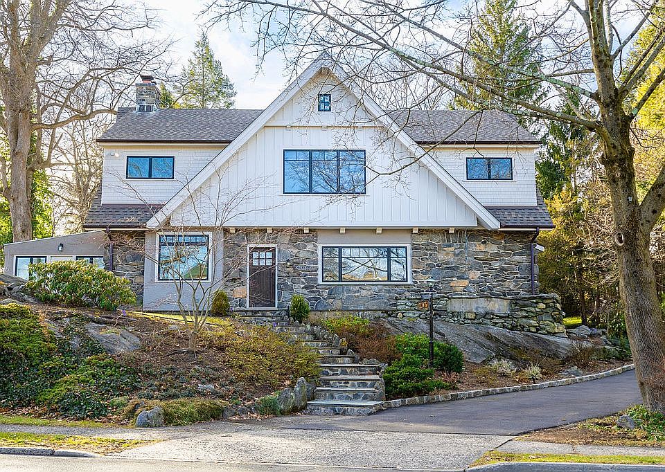 Welcome to 293 Murray Ave!