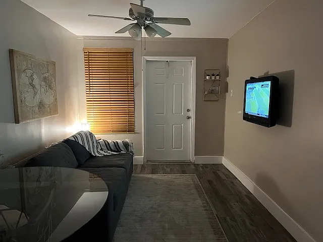 1425 N 58th Ave #3 — Photo 5