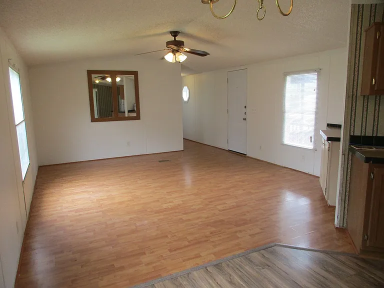 921 Seneca Dr — Photo 13