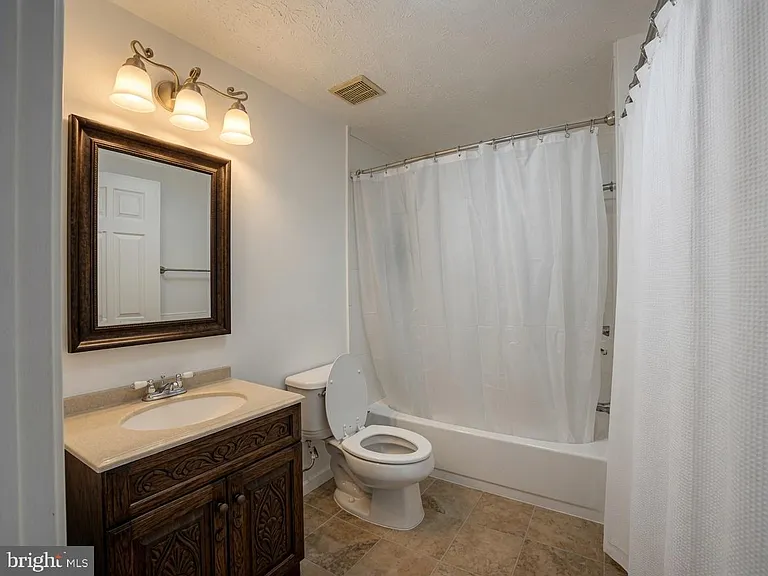 8112 Parkdale Ct — Photo 6