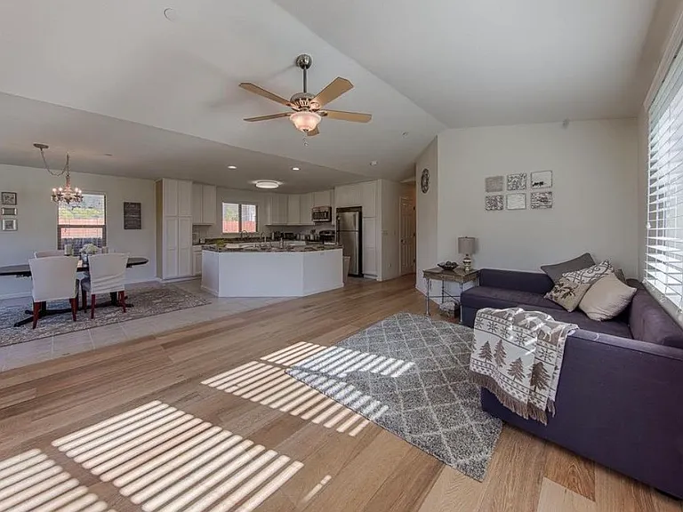 2422 Pinehurst Ct — Photo 6