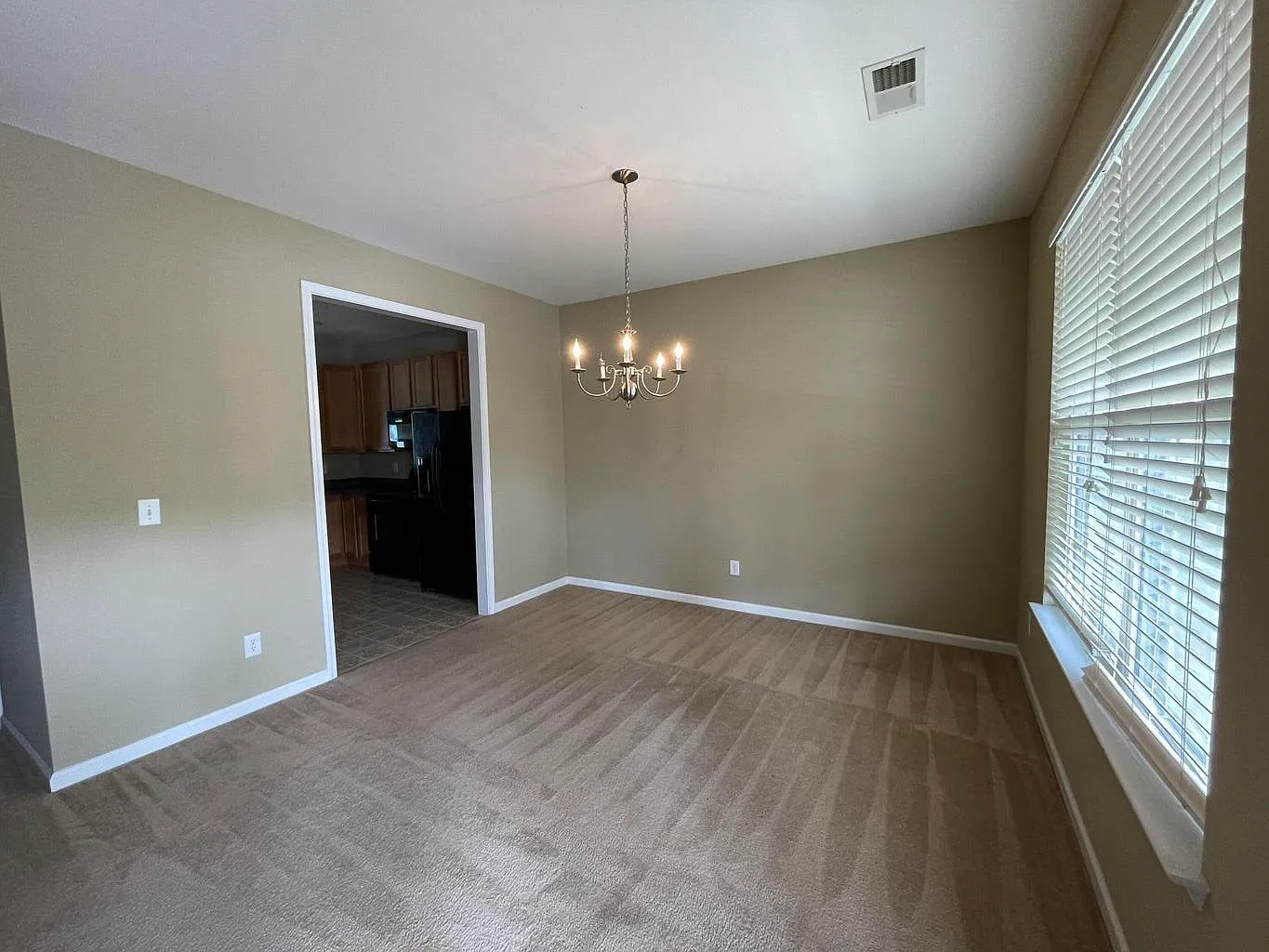 2 bed, 2.5 bath, 1480 sqft, $1,675 — Photo 2