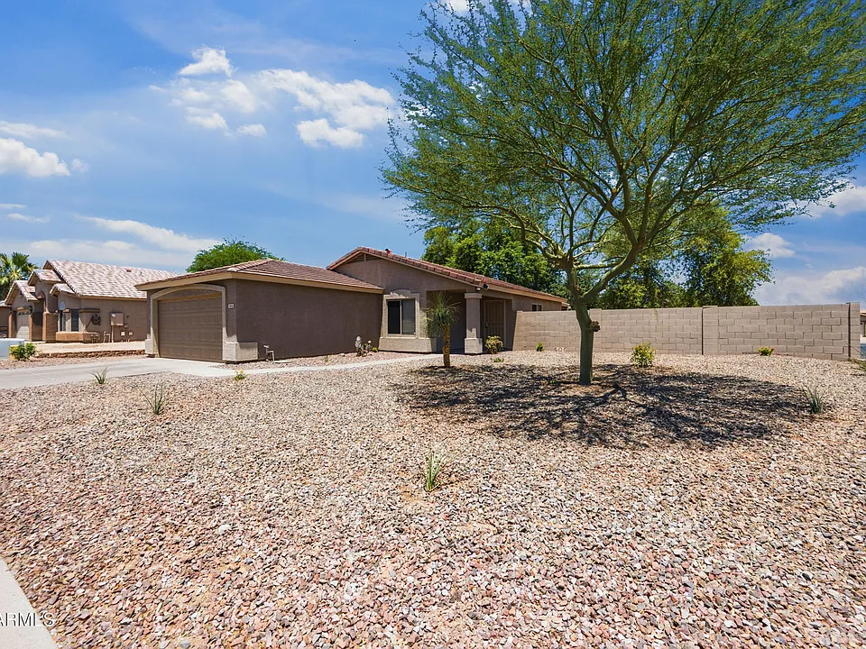 1616 E Desert Ln