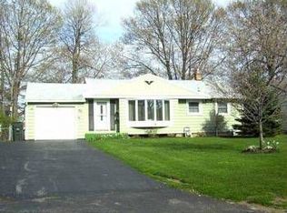 98 Morrow Dr, Rochester, NY 14616