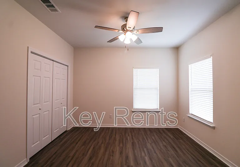 7111 McAdam Ct — Photo 9