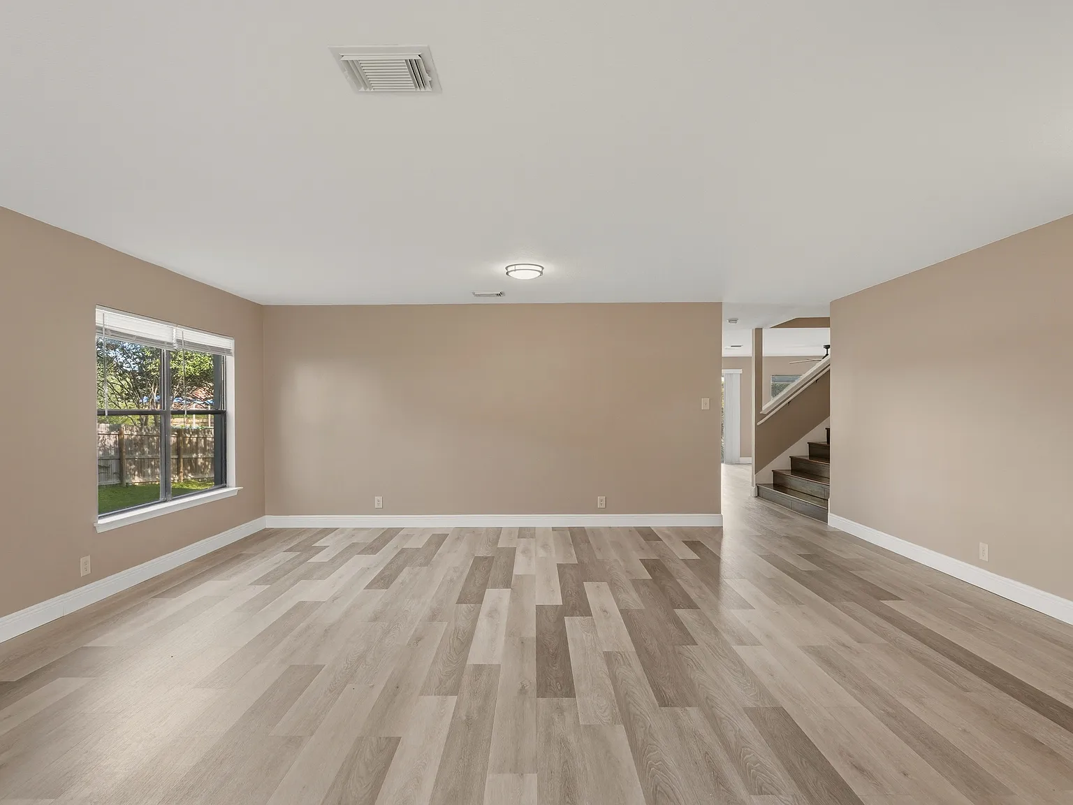 4 bed, 2.5 bath, 2960 sqft, $2,445 — Photo 4