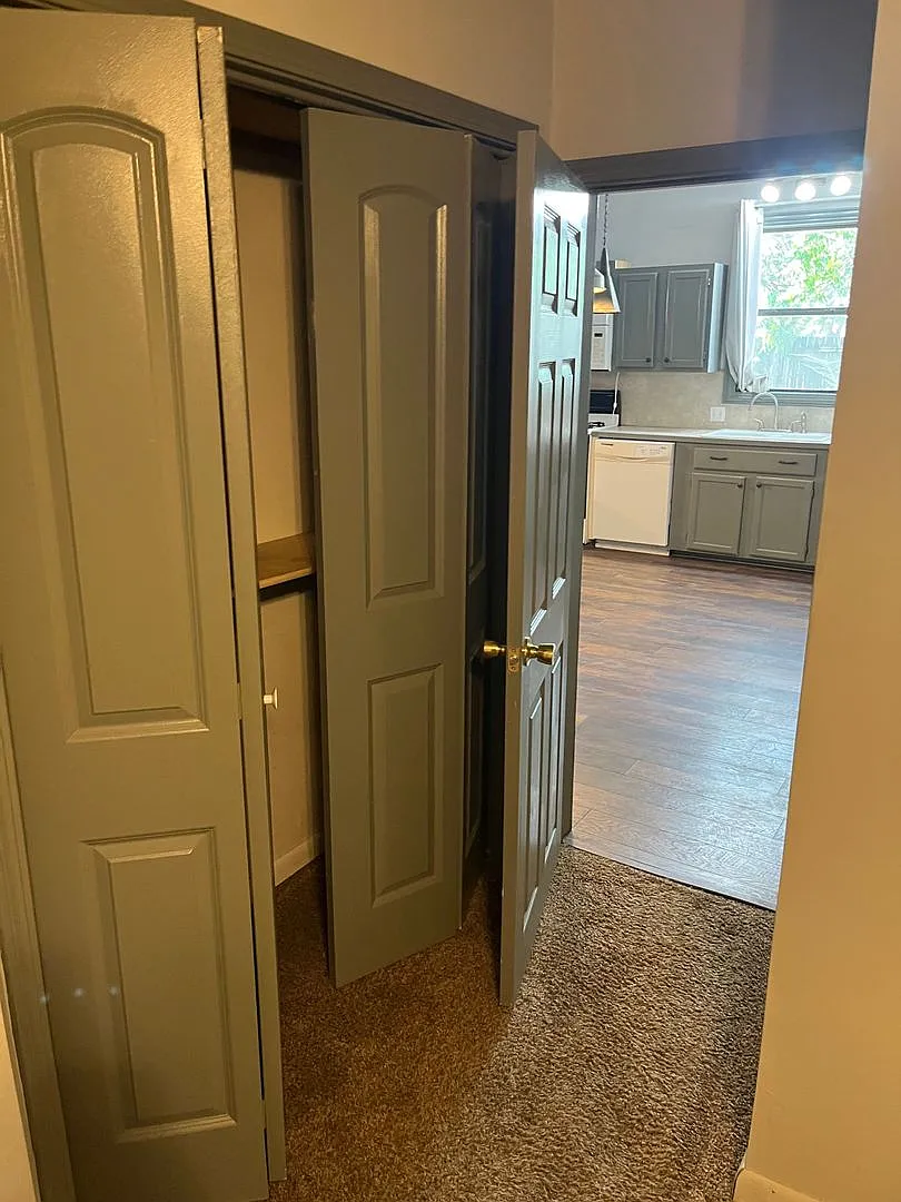 $1175 - 3 bed 1 bath - Single Family Home — Photo 4