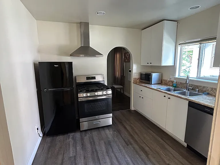 726 S Louise St — Photo 8