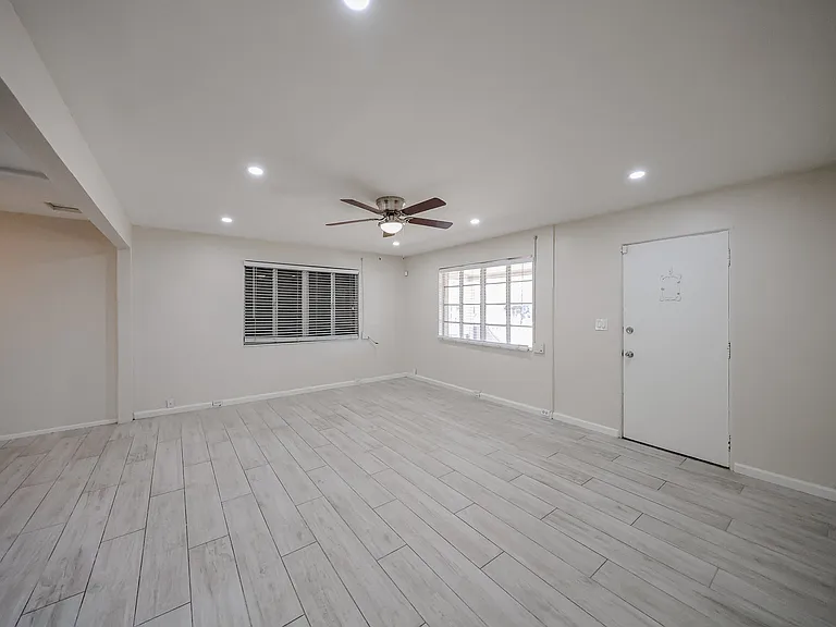 1053 E Weldon Ave — Photo 7