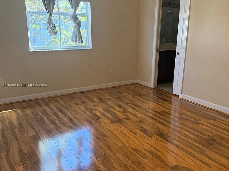 20715 NE 10th Ct — Photo 6