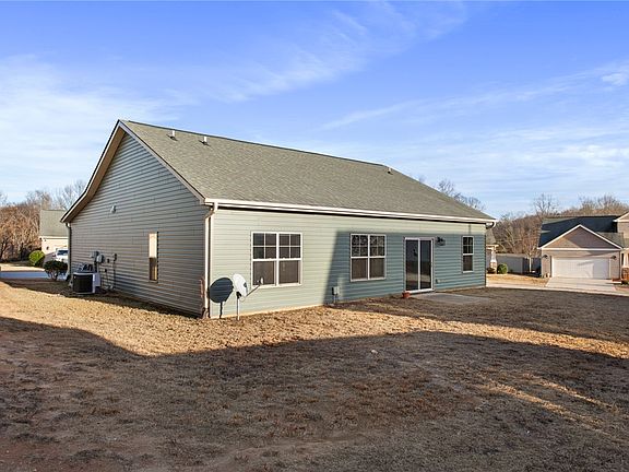 4th image of 305 Sliding Rock Dr