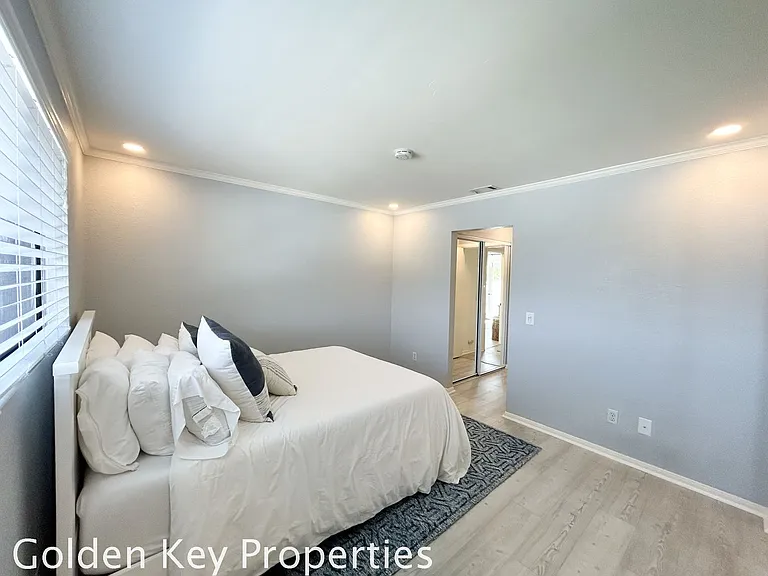 2372 Altisma Way #B — Photo 24