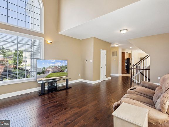 3rd image of 9 Whitestone Dr