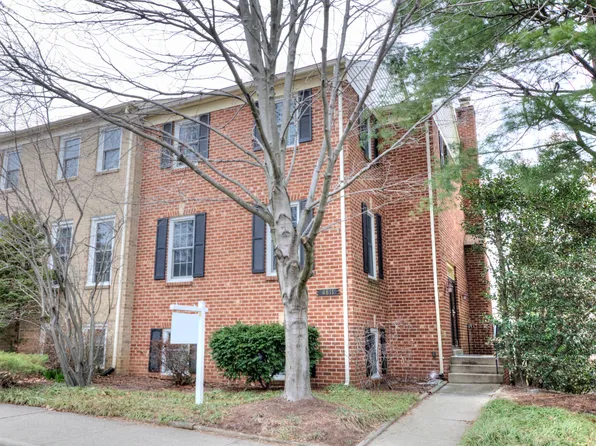 4811 Carriagepark Rd, Fairfax, VA 22032