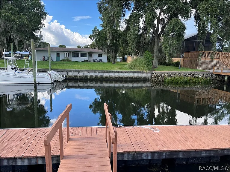 1920 NW 18th St — Photo 3