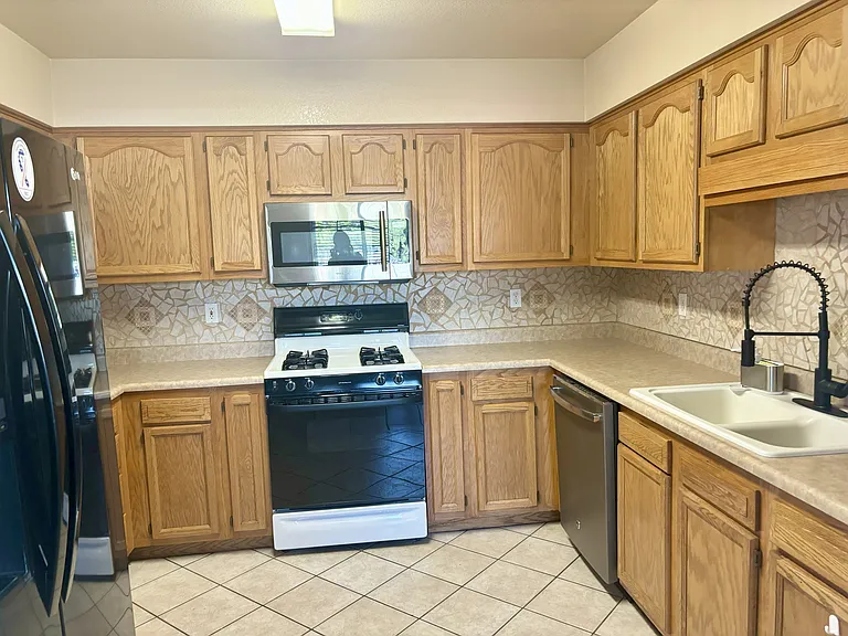 59 N Alta Ave — Photo 12