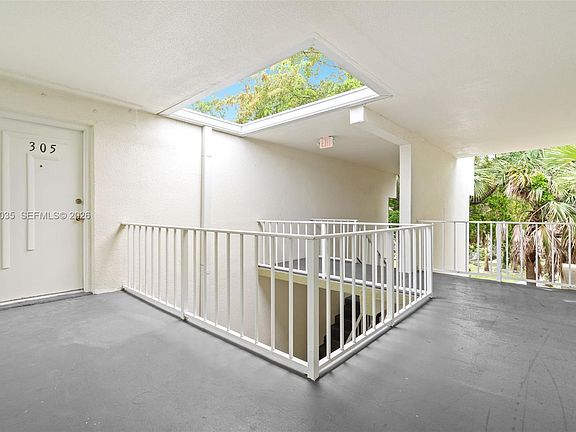 3rd image of 4215 N University Dr APT 305