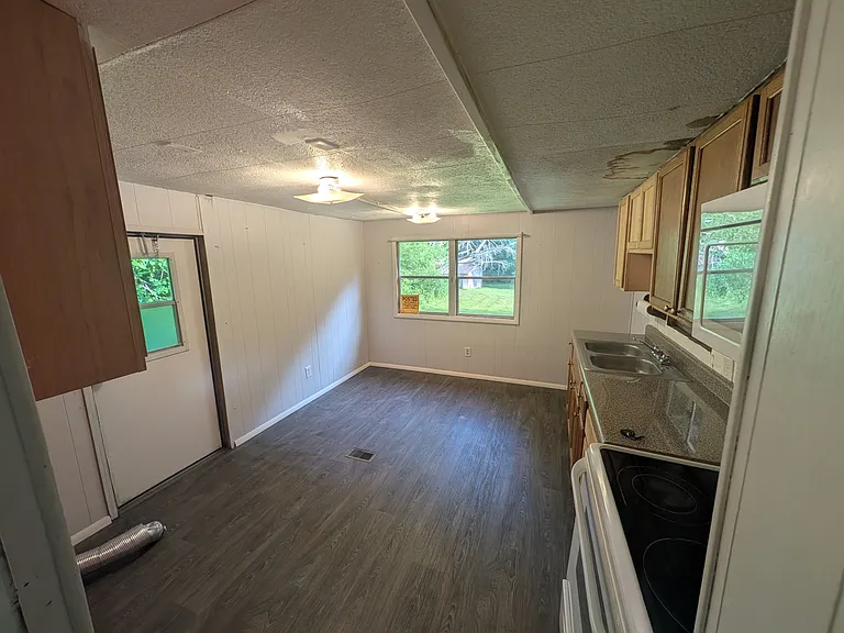 1828 Falling Branch Rd — Photo 13