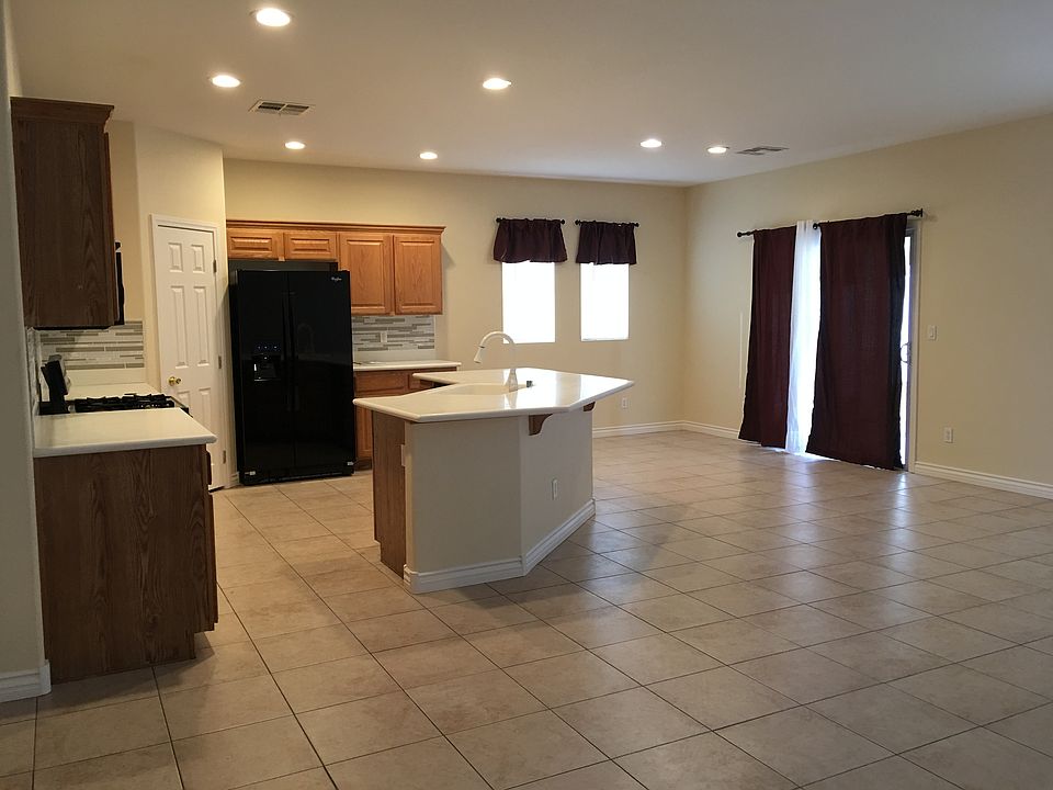 1st image of 824 Vegas Palm Ave