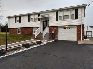 62 Eastview Ave, Somerset, MA 02726