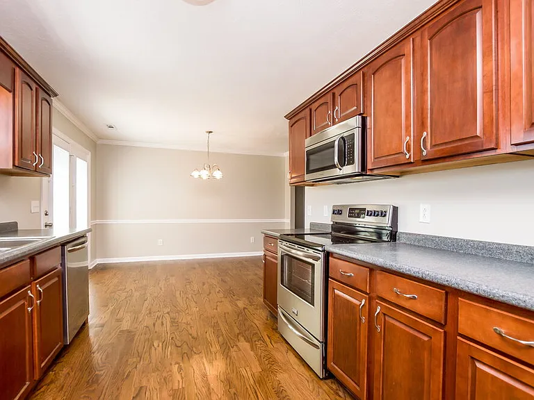 3407 Wellington Pl — Photo 3