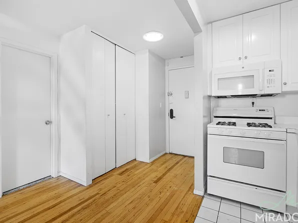 304 East 20th Street image 9 of 16