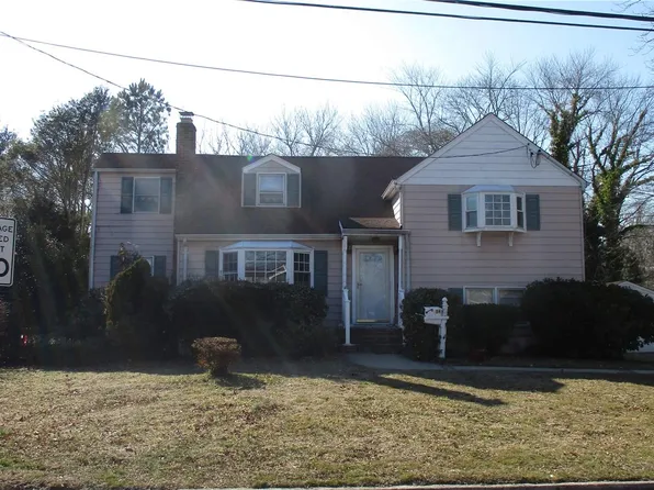 154 Siegel Blvd, Babylon, NY 11702