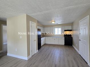 8 Hillside Ln APT 3, Lewiston, ME 04240