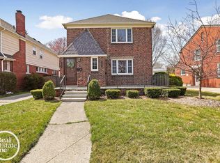 897 Rivard Blvd, Grosse Pointe, MI 48230