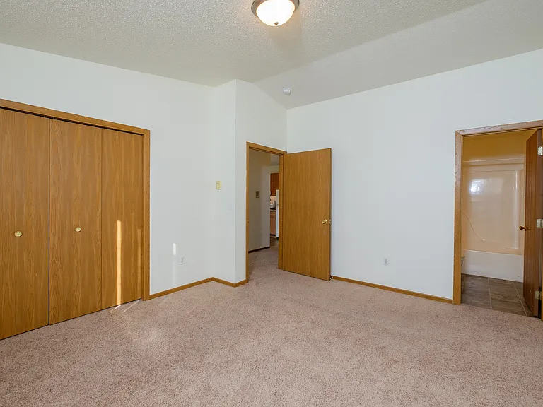Fargo, ND Bridgeport Apartments | Bedroom