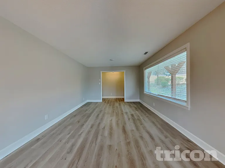 1645 Ginger Dr — Photo 2