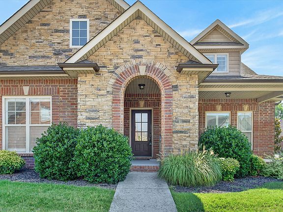 5th image of 202 Dorchester Cir