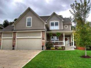 1281 SW Summit Crossing Dr, Lees Summit, MO 64081